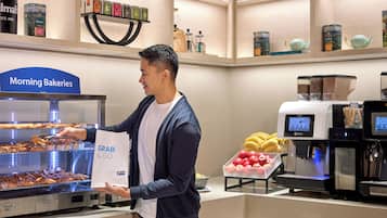 朝食 (ビュッフェ)、毎日提供 (無料)