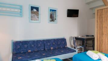 In-room safe, soundproofing, iron/ironing board, free WiFi