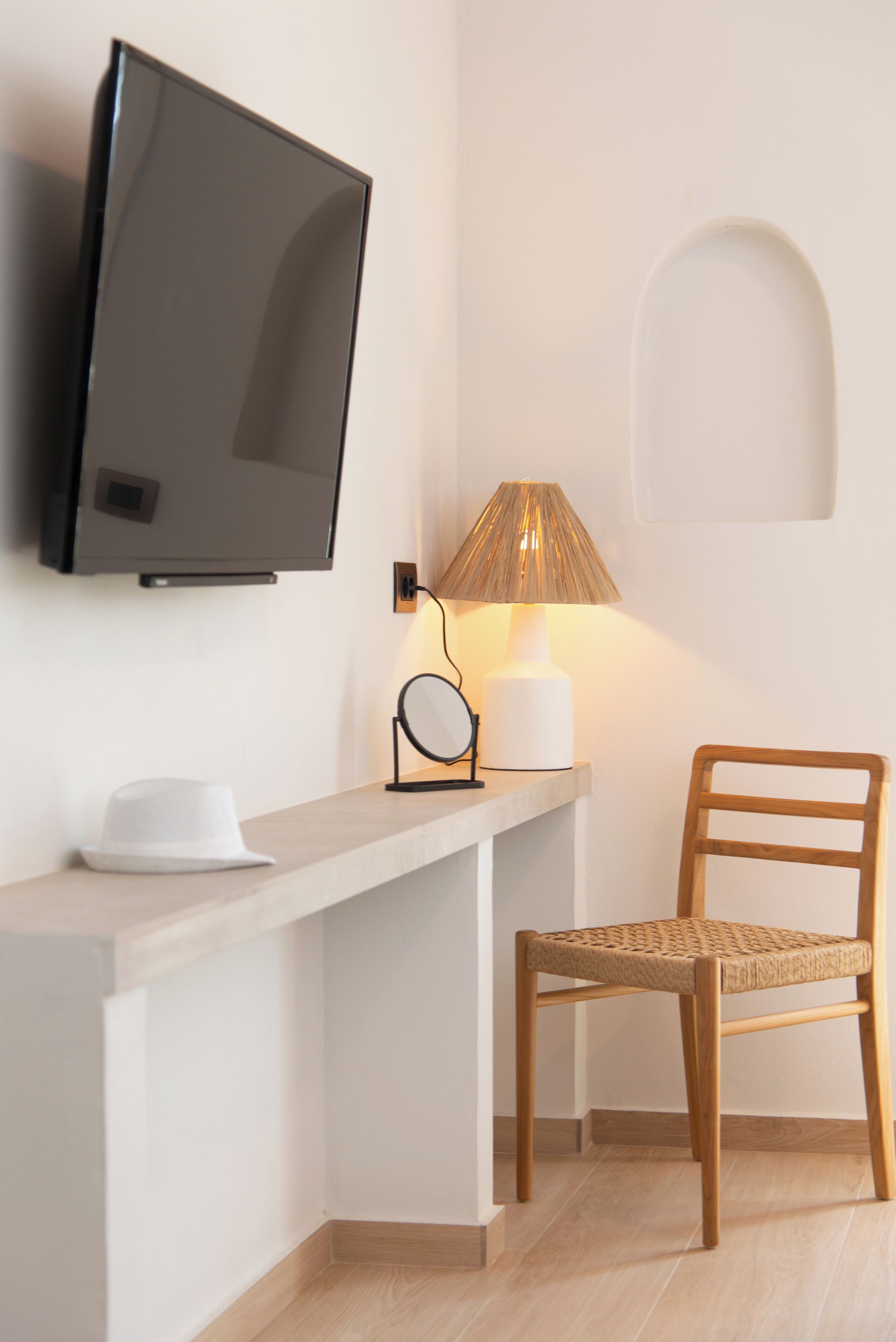 deluxe double room, garden view | 1 bedroom, in-room safe, soundproofing, iron/ironing board