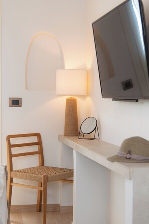 Deluxe Double Room, Garden View | In-room safe, soundproofing, iron/ironing board, free WiFi - Edem Hotel Apartments (Sifnos)
