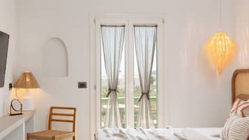 In-room safe, soundproofing, iron/ironing board, free WiFi