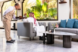 Coin salon dans le hall