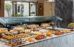 Daily buffet breakfast (SAR 90 per person)