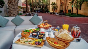 2 restoran, melayani sarapan