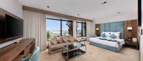 Bar mini, peti besi dalam bilik, meja, ruang kerja komputer riba