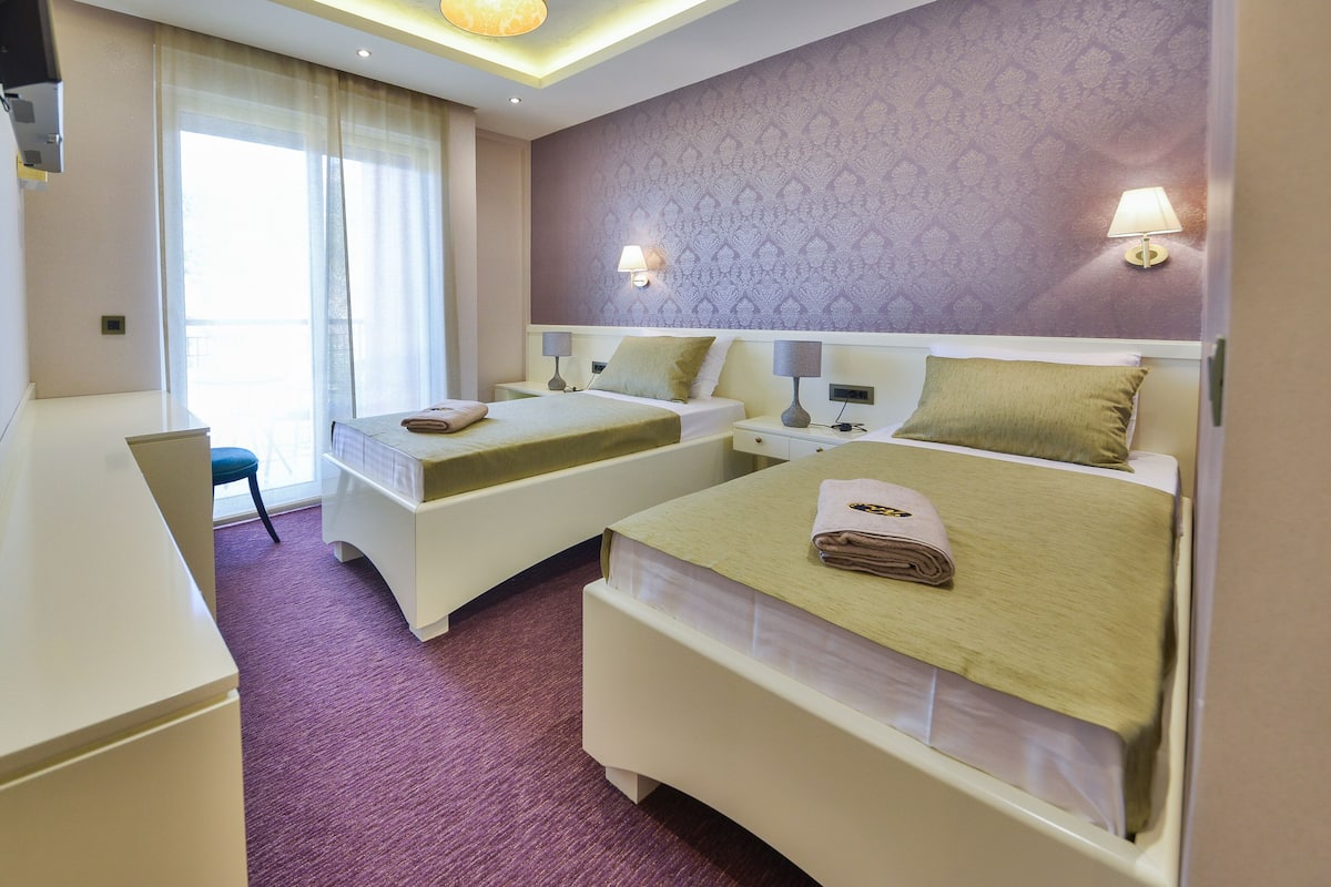 Standard Twin Room, 1 Bedroom, Terrace | Peti besi dalam bilik, katil bayi/kot (percuma), Wi-fi percuma