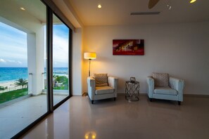 Àtic | Sala d'estar | Televisor LED de 32 polzades amb canals digitals i televisor