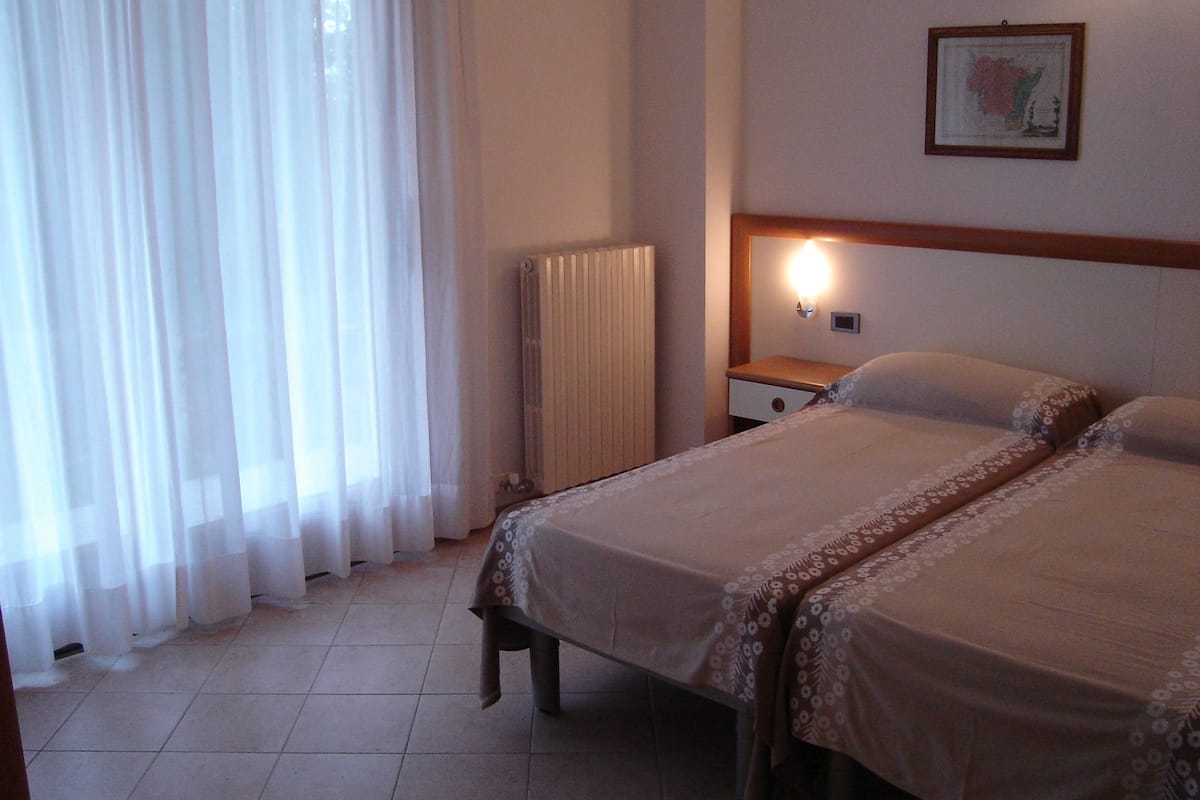 Suite, 1 slaapkamer | 1 slaapkamer, een kluis op de kamer, een bureau