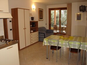 Suite, 2 Bedrooms | Private kitchen