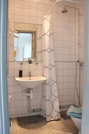 Shower, towels