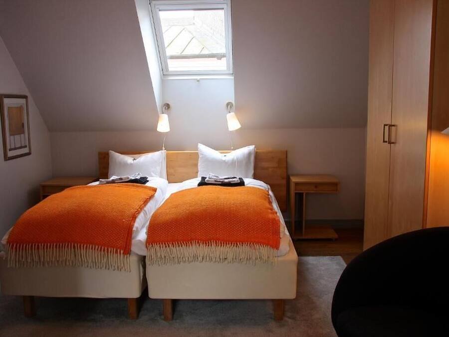 Standard Twin Room | Desk, iron/ironing board (on request), WiFi (free), bed sheets
