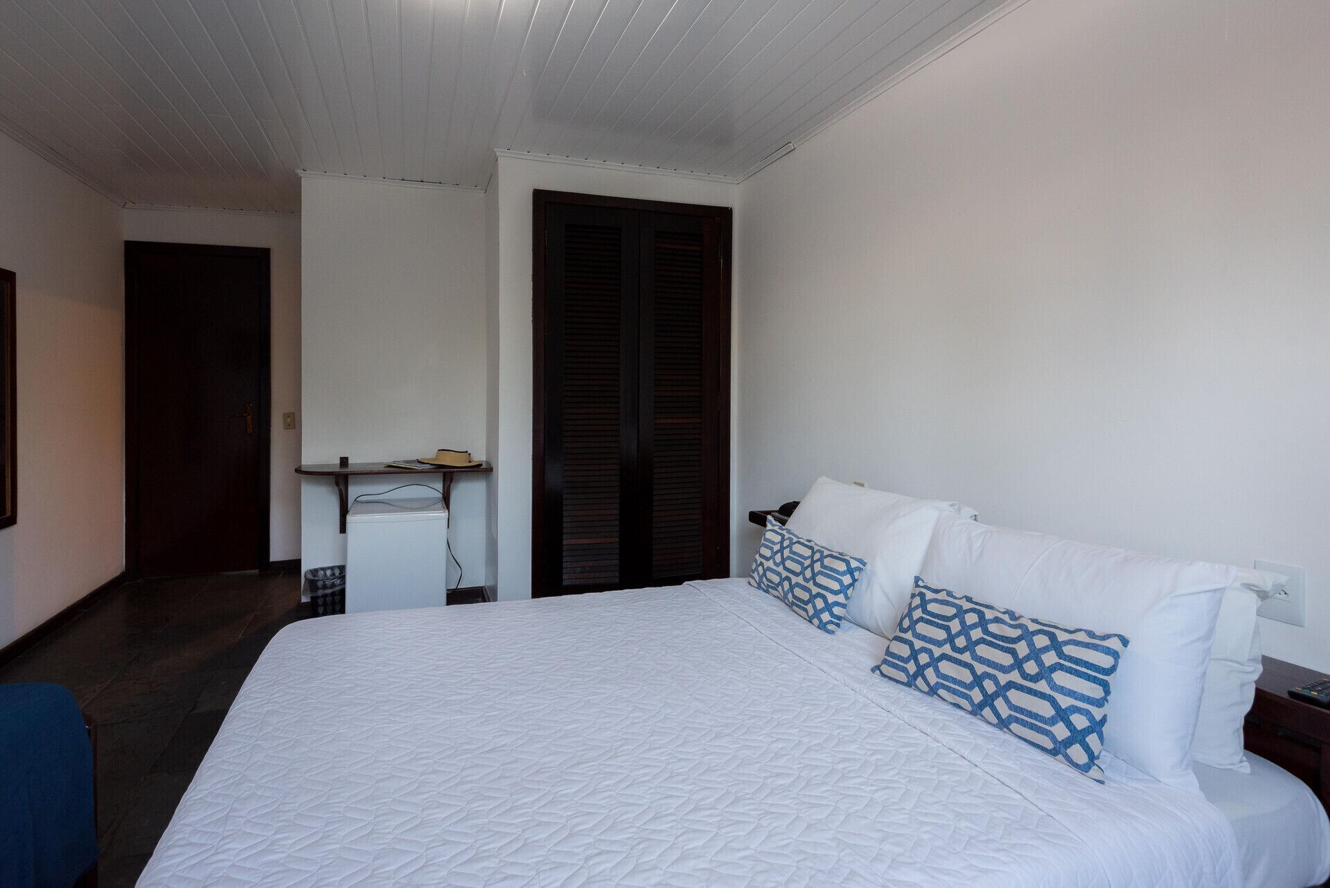 Premium bedding, minibar, blackout curtains, free WiFi