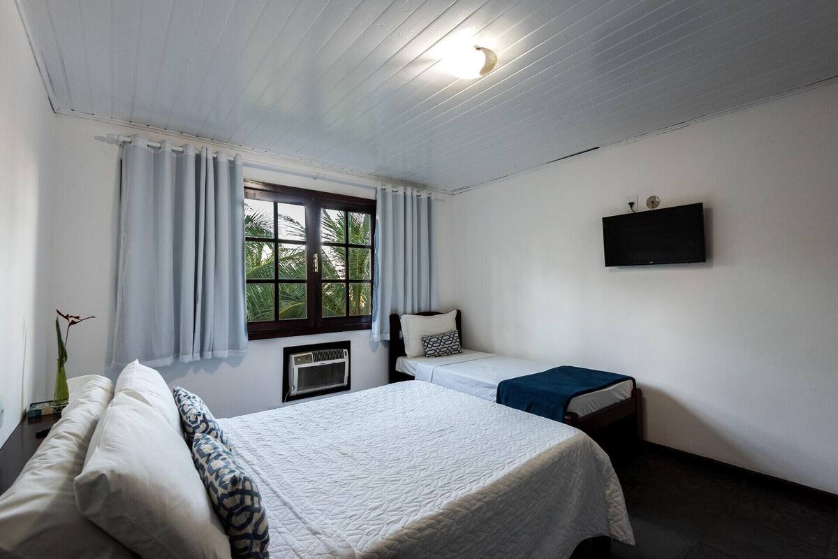 Premium bedding, minibar, blackout drapes, free WiFi