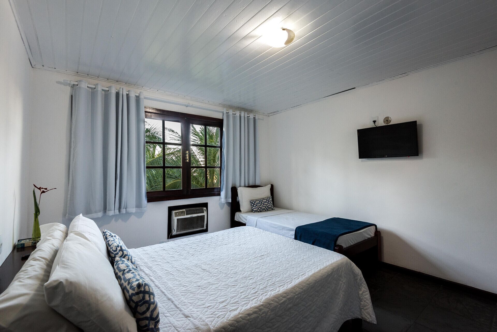 Premium bedding, minibar, blackout curtains, free WiFi