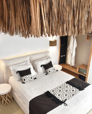 Suite, Sea View (VIP) | 1 bedroom, pillowtop beds, in-room safe, individually decorated - Angelos Design Suites (Alonissos)