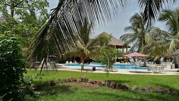 2 outdoor pools, pool umbrellas