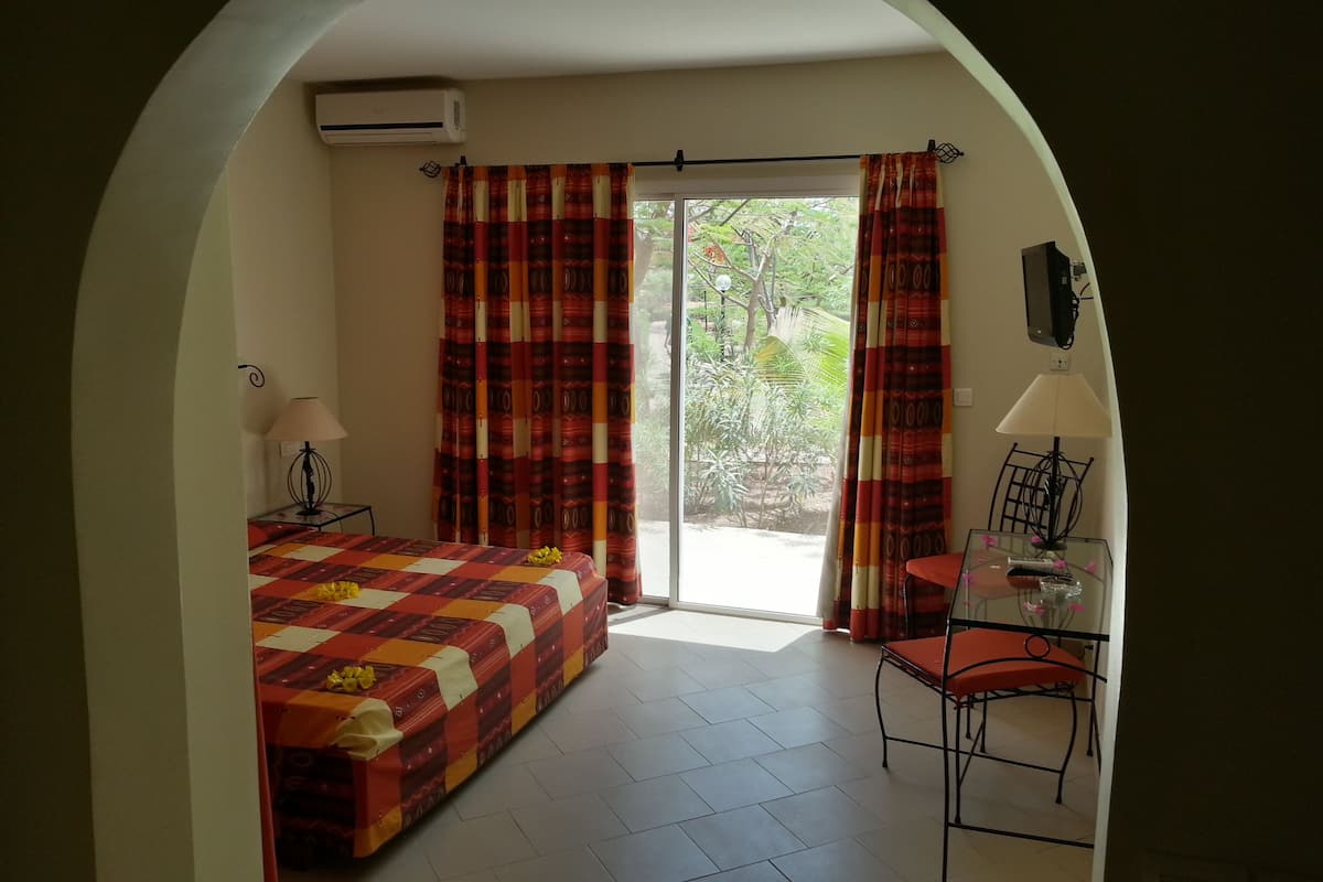 Desk, blackout curtains, free cots/infant beds, bed sheets