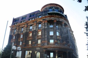 Front of property - Tufenkian Historic Yerevan Hotel (Yerevan)