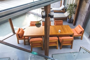 Piscine extérieure en saison