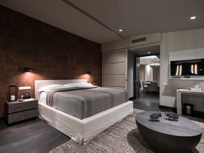 Presidential Suite | Premium bedding, Tempur-Pedic beds, in-room safe, desk - Tufenkian Historic Yerevan Hotel (Yerevan)