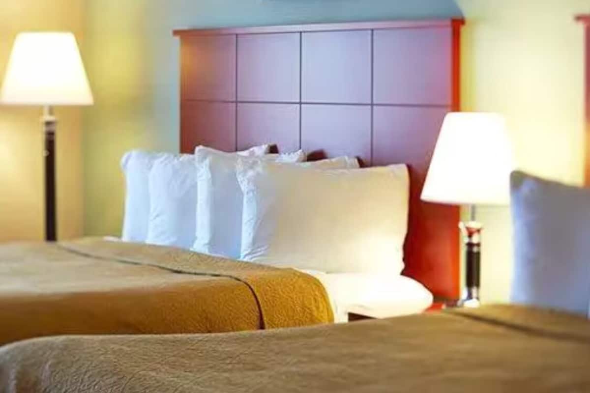Egyptian cotton sheets, premium bedding, Select Comfort beds, desk