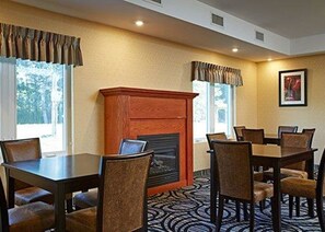 Free full breakfast on weekends - Quality Inn (Saugeen Shores)