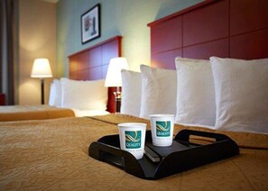 Egyptian cotton sheets, premium bedding, Select Comfort beds, desk - Quality Inn (Saugeen Shores)