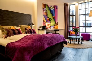 Deluxe Room, 1 King Bed | 1 bedroom, pillowtop beds, minibar, desk - Hotel No13 (Bergen)