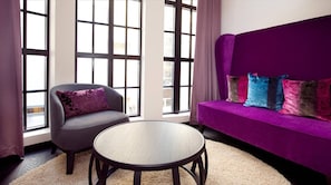 1 bedroom, pillowtop beds, minibar, desk