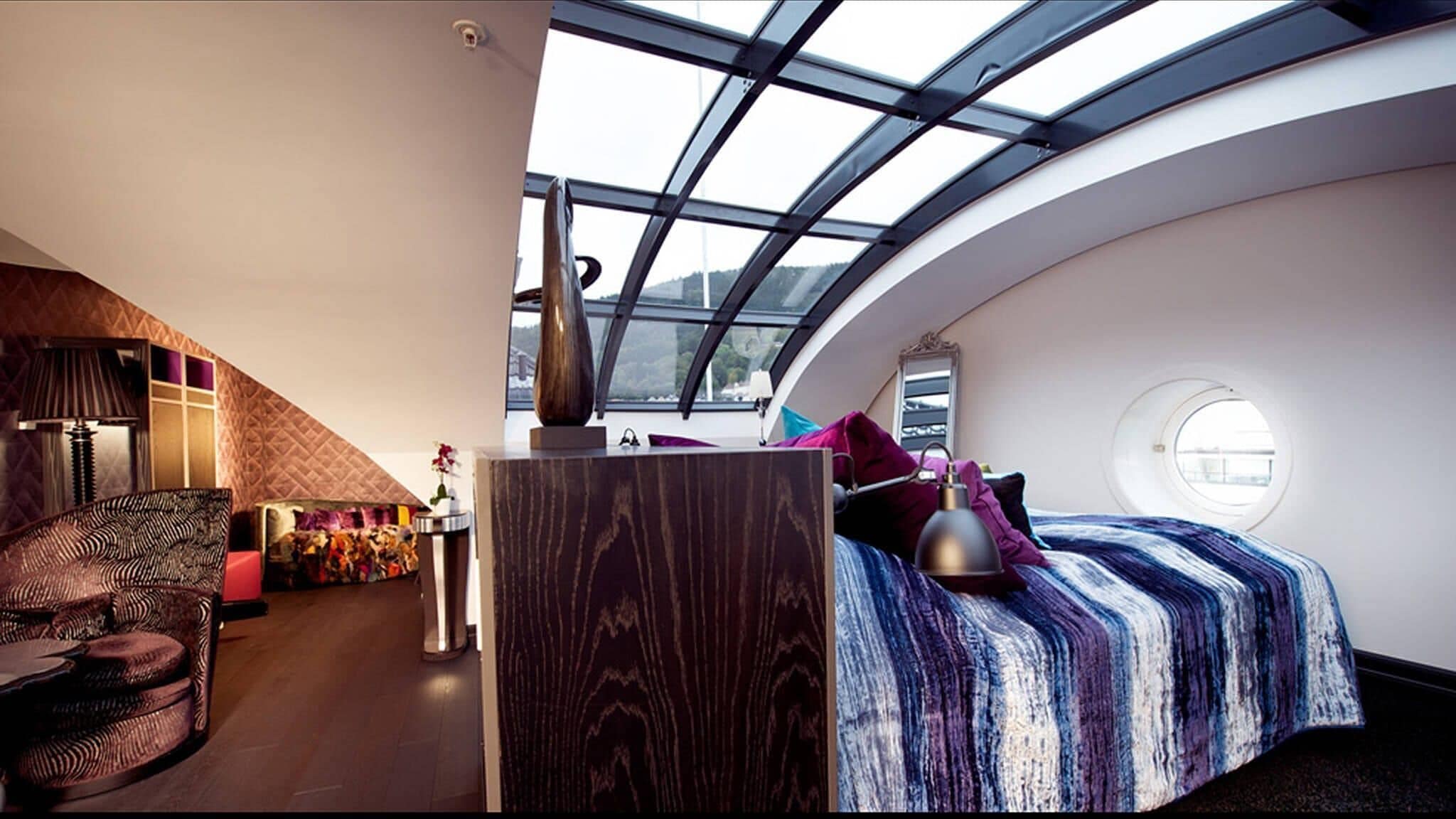 1 yatak odası, yastık yüzeyli yatak, minibar, masa 