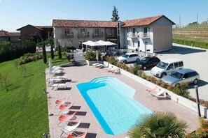 Outdoor pool, pool umbrellas, sun loungers