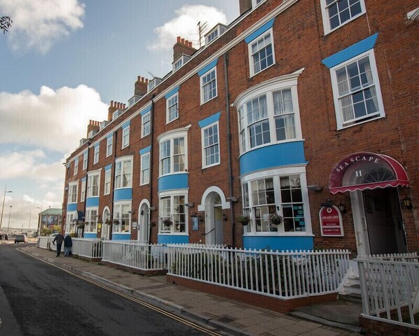 Exterior - The Cavendale (Weymouth)