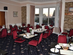 Habitación individual, baño en la habitación | Restaurante