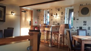 Bar (on property) - The Collyweston Slater (Stamford)