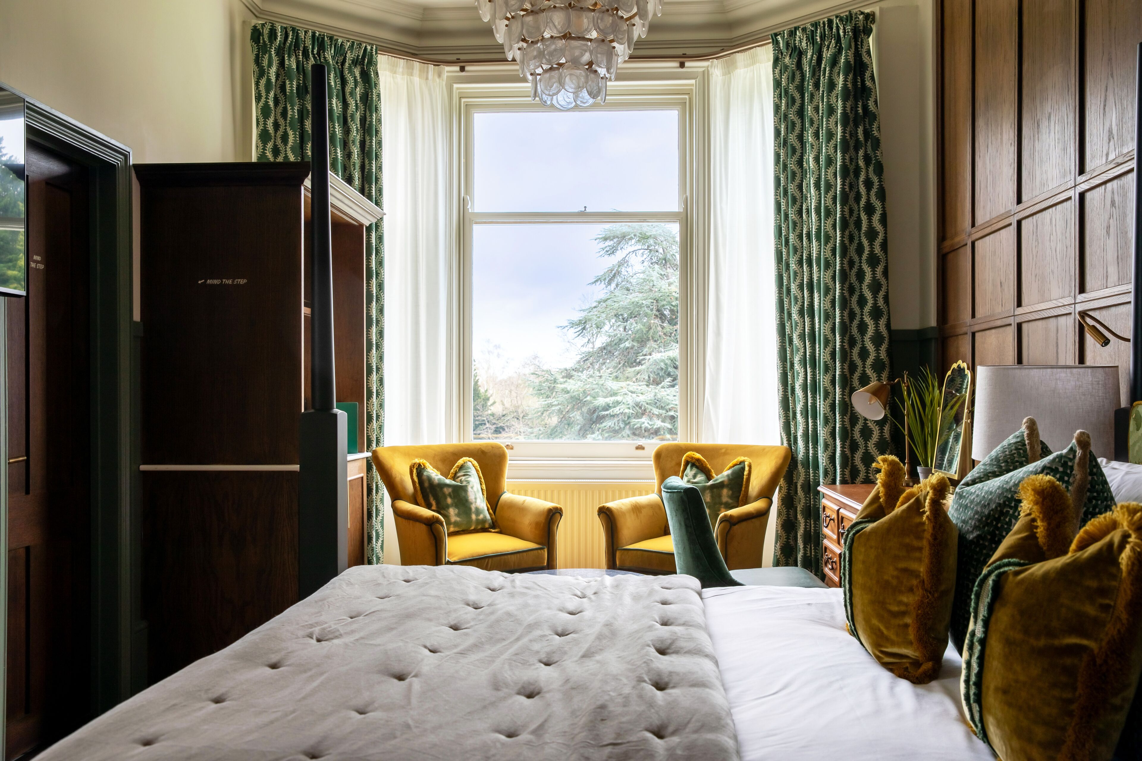 Kahden hengen superior-huone, 1 keskisuuri parisänky | Työpöytä, silitysrauta/-lauta, vauvansängyt, vauvan matkasänky