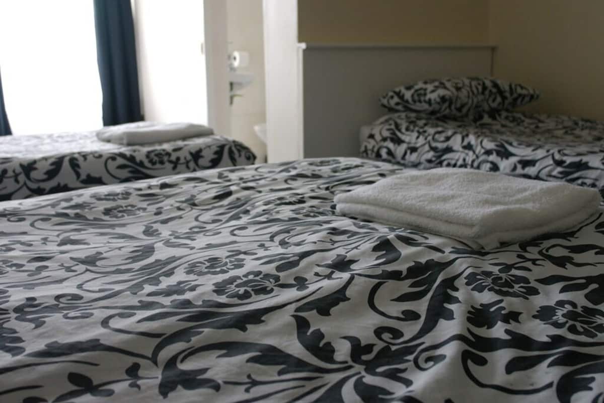 Dreibettzimmer, mit Bad | 1 Schlafzimmer, kostenloses WLAN
