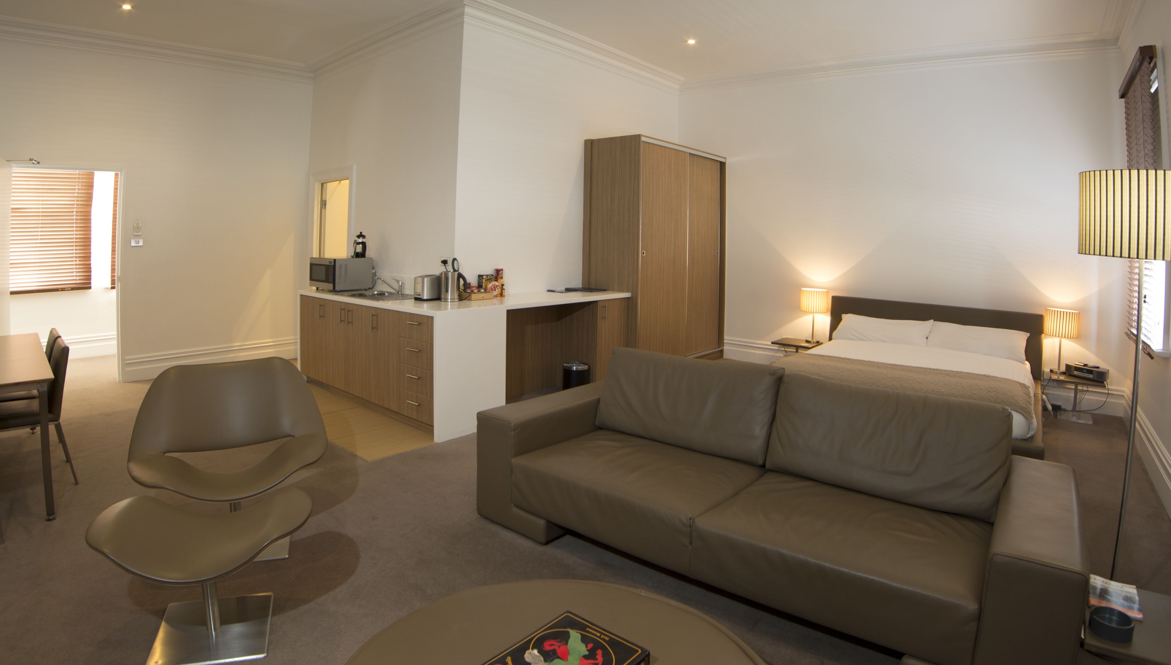 standard room, non smoking, kitchenette (king suite) | private kitchenette | fridge, microwave, coffee/tea maker, electric kettle