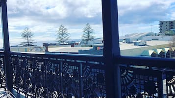 Deluxe Room, Non Smoking, Kitchenette (King Deluxe Suite) | Pemandangan dari bilik