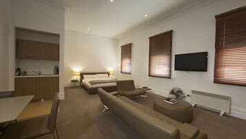 Standard Room, Non Smoking, Kitchenette (King Suite) | Hypo-allergenic bedding, minibar, iron/ironing board, free WiFi