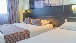 Luxo triplo | Minibar, in-room safe, desk, blackout curtains - Faro Hotel Taubaté (Taubate)