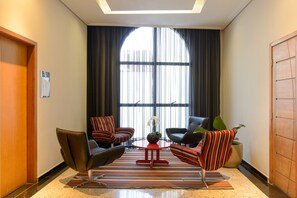 32-inch LCD TV with cable channels, TV - Faro Hotel Taubaté (Taubate)