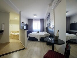 Suite Master | Minibar, in-room safe, desk, blackout drapes