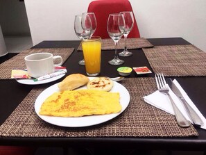 Café da manhã continental todos os dias mediante uma taxa