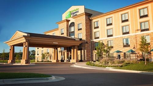 Holiday Inn Express & Suites Wichita Northeast by IHG