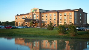 Exterior - Holiday Inn Express & Suites Wichita Northeast by IHG (Wichita)