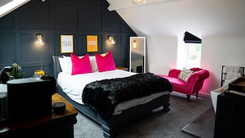 Escritorio y espacio para trabajar con laptop