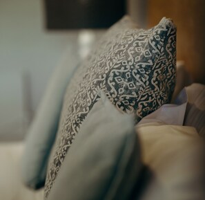 Luxe kamer (King/Twin) | Een minibar, een kluis op de kamer, een strijkplank/strijkijzer