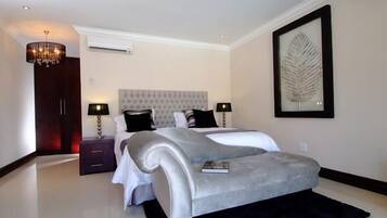 Hypo-allergenic bedding, minibar, in-room safe, individually furnished