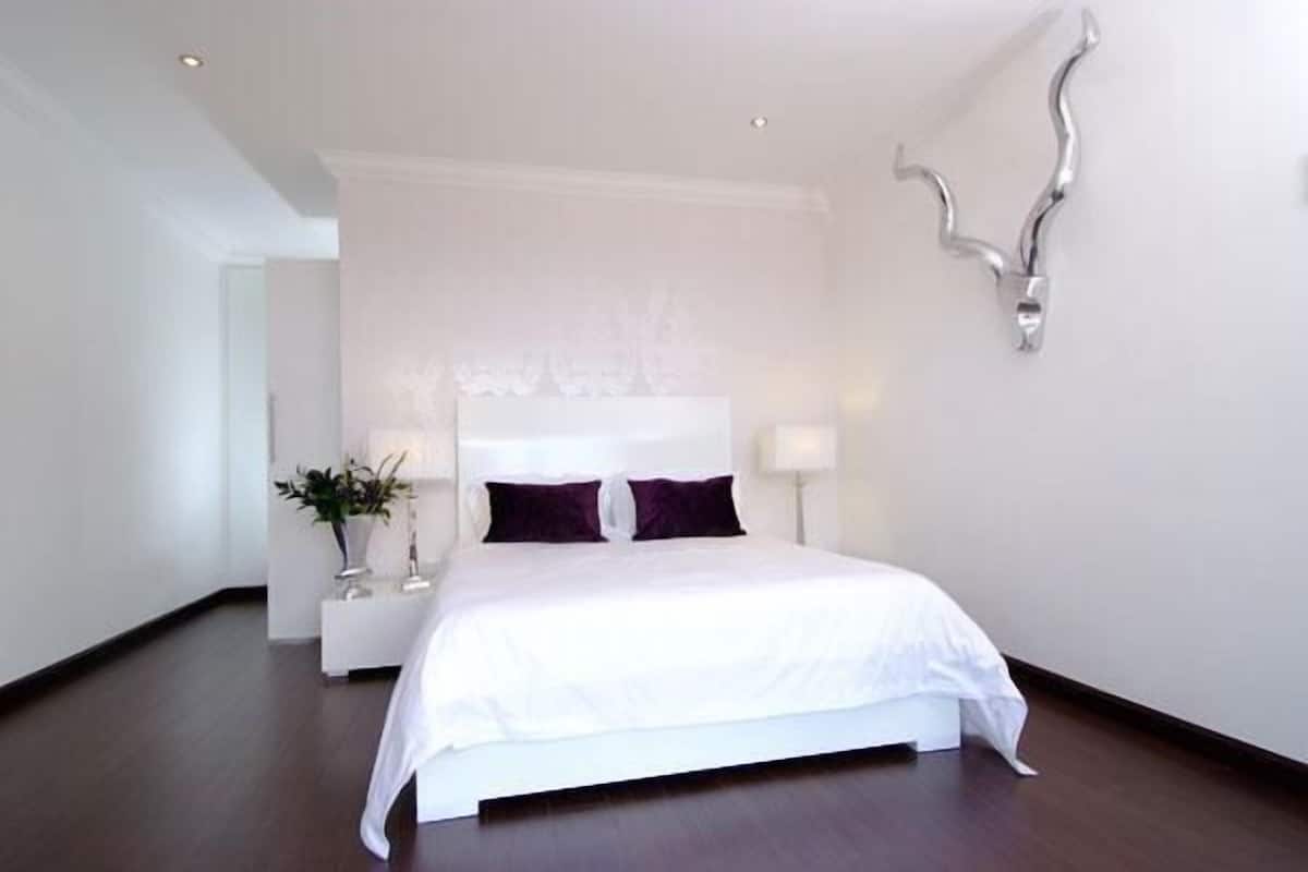 Luxury Queen Room | Allergikerbettwaren, Minibar, Zimmersafe, individuell eingerichtet