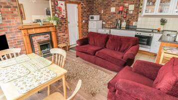 Standard Cottage, 2 Bedrooms | Iron/ironing board, free WiFi, bed sheets